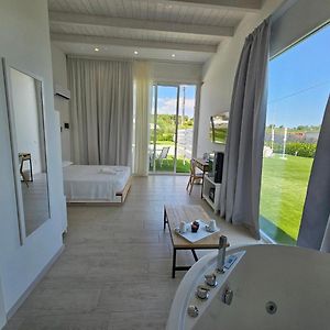 Luxury Pool Suites - Citta Bianca